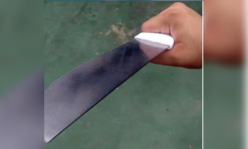 Grávida é agredida com facão pelo companheiro no centro de Califórnia