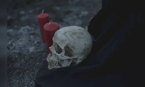 Homem rouba mais de 100 crânios em cemitério e acaba preso