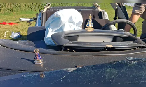 Imagens de Nossa Senhora Aparecida permanecem intactas após grave acidente em Apucarana