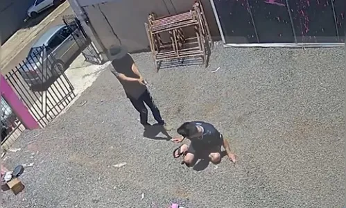 Pai mata homem que agrediu sua filha no PR; câmera registra ação