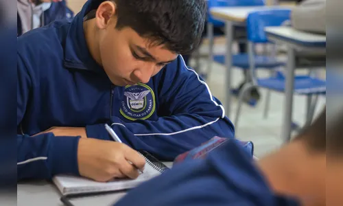 Mais três colégios de Arapongas, Apucarana e Sabáudia iniciam modelo cívico-militar