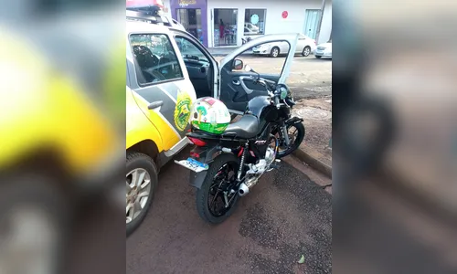 PM apreende moto barulhenta e com placa dobrada em São Pedro do Ivaí