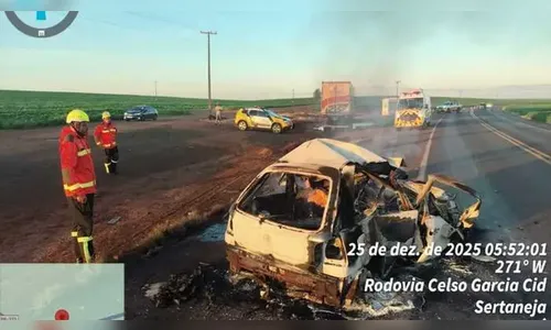 Motorista morre carbonizado após colisão frontal no Paraná