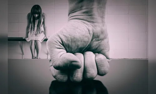 Mulher é espancada ao cobrar dinheiro de lanche usado para drogas