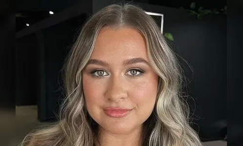 Professora dá à luz bebê que teve com aluno abusado sexualmente por ela