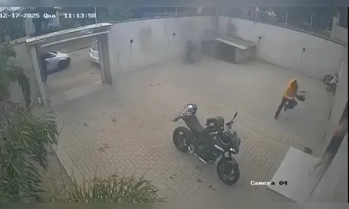 Mulher reage a assalto dentro de casa e troca tiros com bandidos em SC