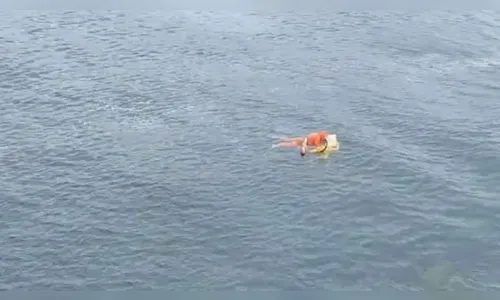 Sobrevivente de naufrágio em SC recebe alta e vai ao velório do pai