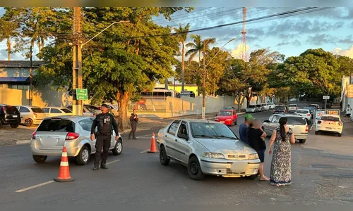 Acidente deixa dois feridos e complica trânsito em Apucarana