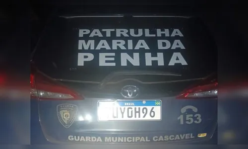 Mulher pula de carro em movimento com bebê no colo após apanhar do namorado no PR