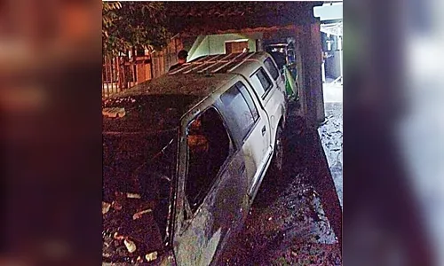 Homem dorme fumando e acorda com casa pegando fogo no PR