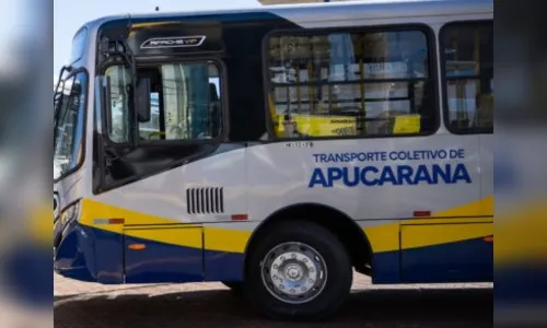 Ônibus da VAL atinge moto estacionada e moradores tentam bater no motorista em Apucarana