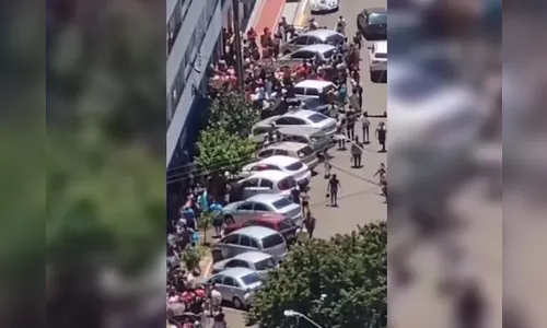 Prefeitura se pronuncia após confusão na fila de cadastro para casas em Apucarana