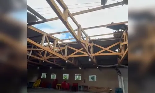 Vento forte arranca telhado de centro comunitário em Francisco Beltrão