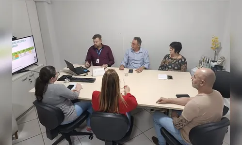 Diretores eleitos para escolas da rede estadual do PR assumem cargos