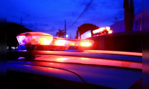 Motociclista foge da PM, bate em portão e abandona veículo em Mauá