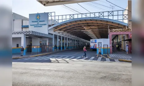 Passageira flagra homem fotografando suas partes íntimas em ônibus