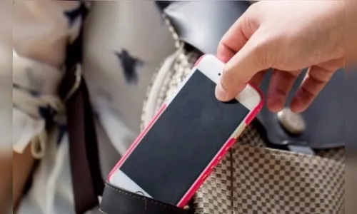 Populares detêm ladrão após furto de celular no centro de Apucarana