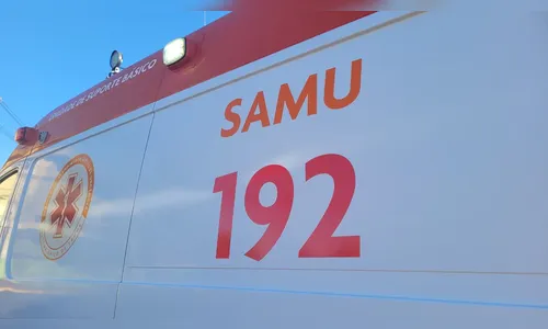 Motociclista é atendido pelo Samu após colisão com carro em Apucarana