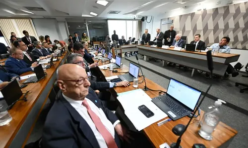 Com pouca resistência do governo, CCJ aprova projeto de Dosimetria