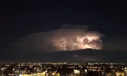 Litoral do PR registrou mais de 5,5 mil raios na noite de domingo, aponta Simepar