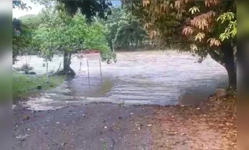 Família atingida por cabeça d'água é salva por policiais no Paraná