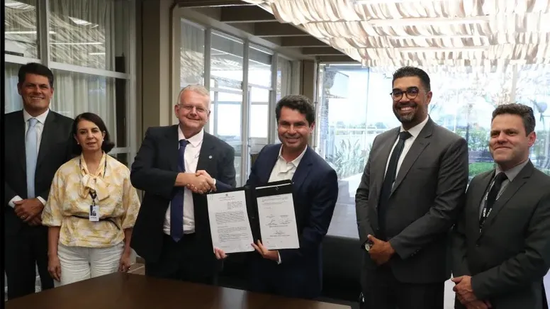 Assinatura aconteceu nesta terça-feira (20)