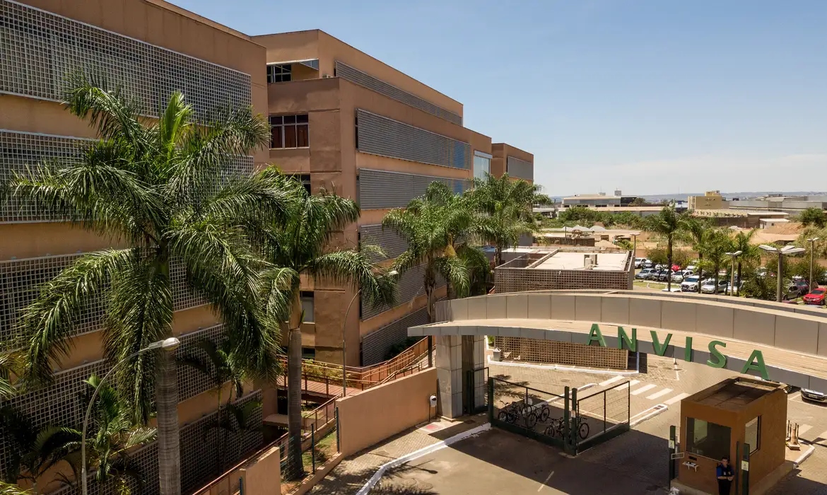 Anvisa suspende suplementos alimentares de duas conhecidas marcas ; confira