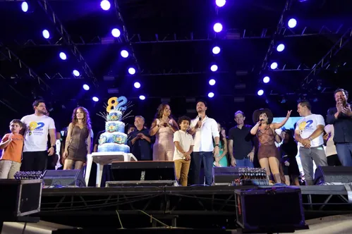 Maiara e Maraisa reúnem multidão no aniversário de 82 anos de Apucarana