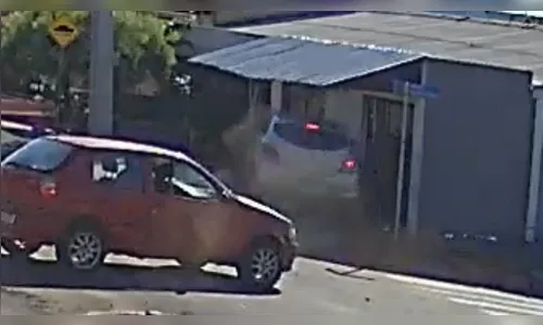 Após colisão, carro desgovernado atropela e mata idoso no Paraná