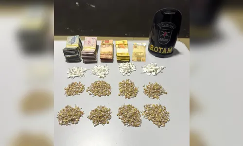 Motociclista foge e abandona R$ 6 mil e quase mil porções de drogas em Arapongas