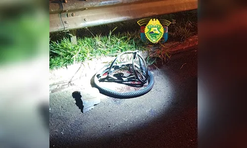 Motorista atropela ciclista, foge e deixa vítima grave na PR-445 em Londrina