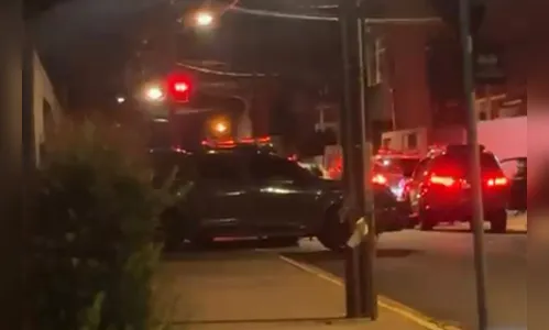 Jovens zombam de viatura, xingam PMs e acabam detidos em Apucarana