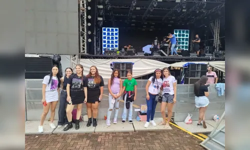 Fãs chegam cedo e garantem lugar na grade para show de Maiara e Maraisa