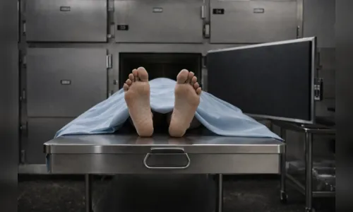 Mulher injeta gordura extraída de cadáveres para procedimento estético; entenda