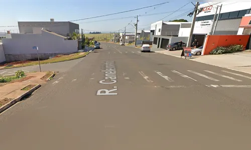 Homem agride policiais após acidente entre carro e moto em Arapongas