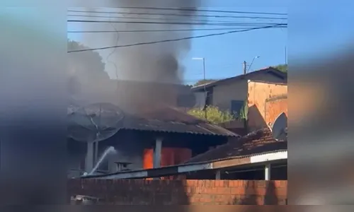Incêndio causa danos em residência no Jardim Novo Versalhes, em Ivaiporã