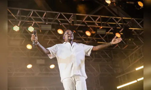 Mumuzinho embala Apucarana com muito samba e pagode em noite de celebração popular