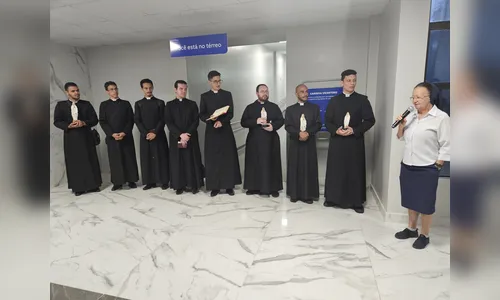 Seminaristas de Apucarana rezam novena no Hospital da Providência