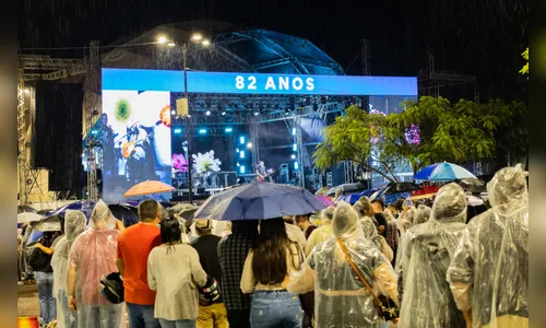 Paralamas do Sucesso emocionam público em show do aniversário de 82 anos de Apucarana