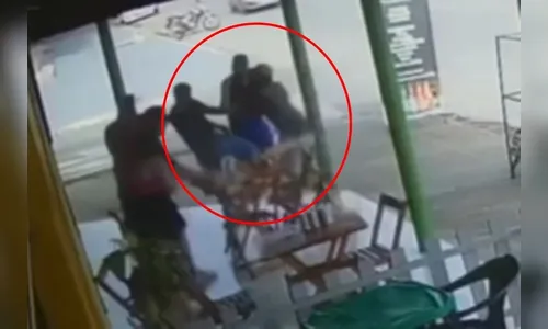 Homem bate em mulher e é morto ao ser espancado por testemunhas da agressão