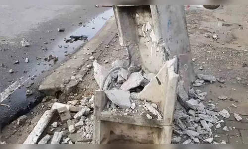 Motorista bate carro em poste e é detida pela PM em Ivaiporã