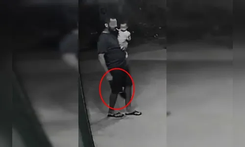 Homem ameaça matar bebê com machado, joga criança no chão e vai preso