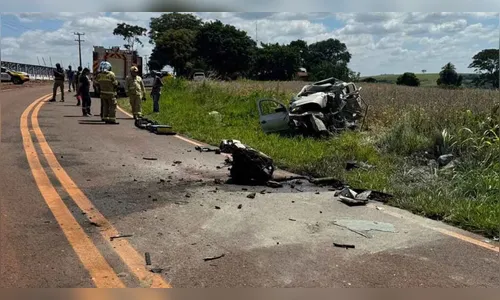 Homem morre em acidente entre carro e caminhão na PR-445