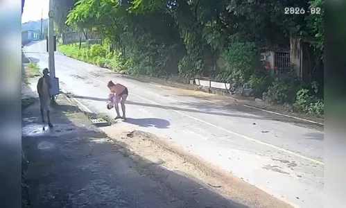 Casal é preso após abandonar bebê de 1 mês em bueiro; veja vídeo