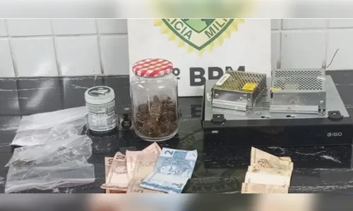 Dupla tenta destruir drogas após pedir 'um tempo' para atender a PM em Cascavel
