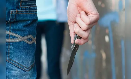 Briga por ciúme termina com mulher esfaqueada no braço em Apucarana