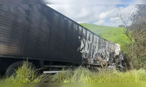 Acidente mata motorista carbonizado entre Mauá da Serra e Ortigueira