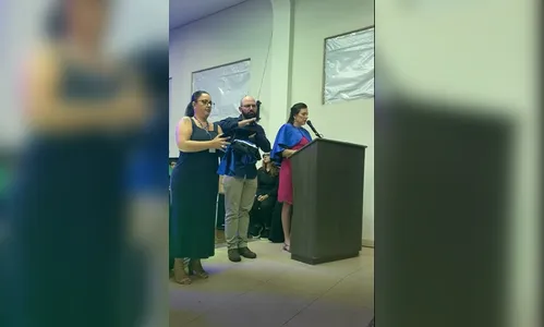 Sobrevivente de feminicídio emociona público com carta lida em sua formatura em Apucarana