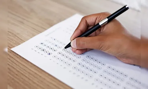 Salários até R$ 20 mil: cinco concursos do PR encerram inscrições nesta semana