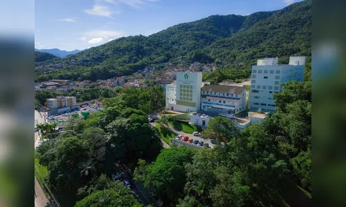 Menina de 5 anos é internada em UTI após ser esquecida em carro sob calor de 38°C